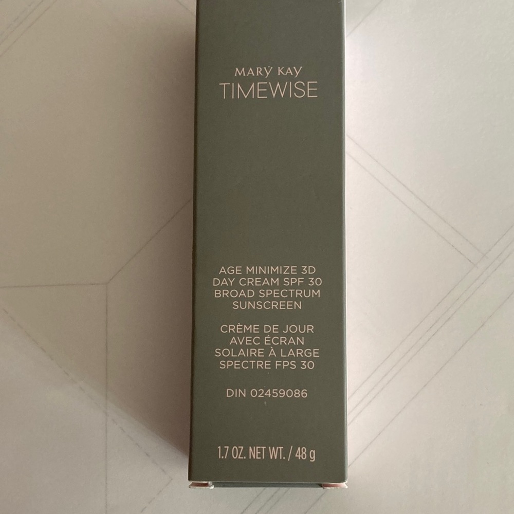 Mary Kay Timewise day cream with SPF 30. For normal-oily skin
